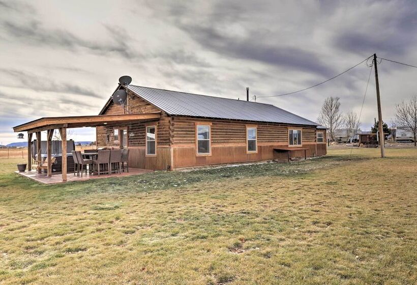 Secluded Cabin W/ Hot Tub, Game Room & Views!