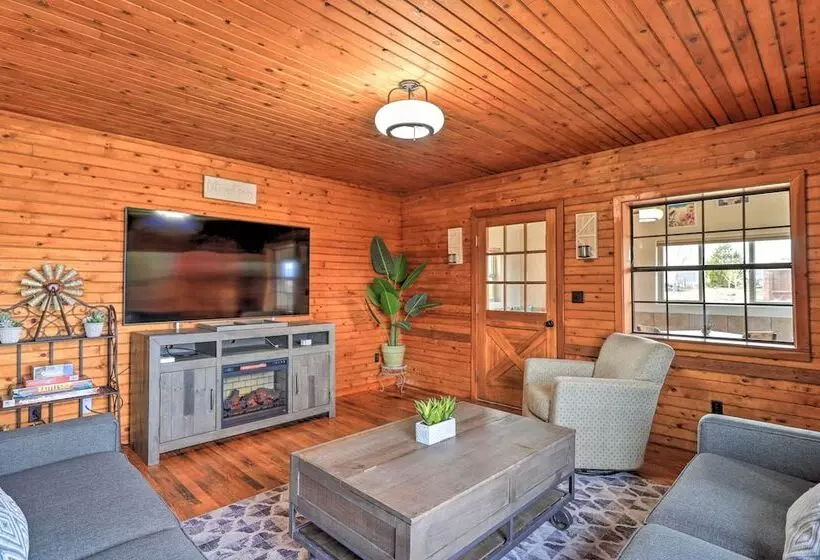 Secluded Cabin W/ Hot Tub, Game Room & Views!