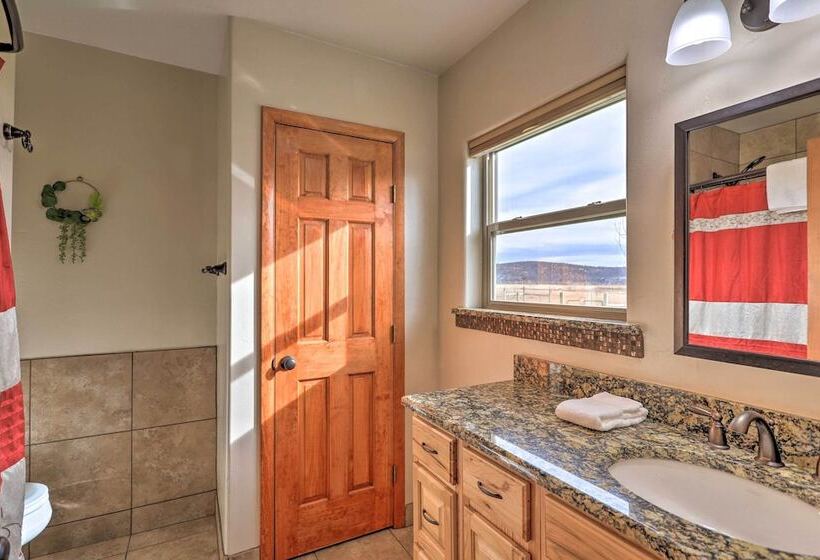 Secluded Cabin W/ Hot Tub, Game Room & Views!