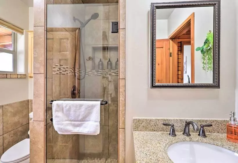 Secluded Cabin W/ Hot Tub, Game Room & Views!