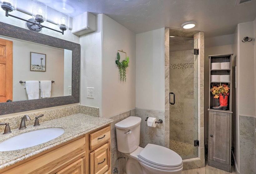 Secluded Cabin W/ Hot Tub, Game Room & Views!