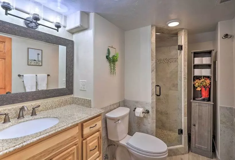 Secluded Cabin W/ Hot Tub, Game Room & Views!