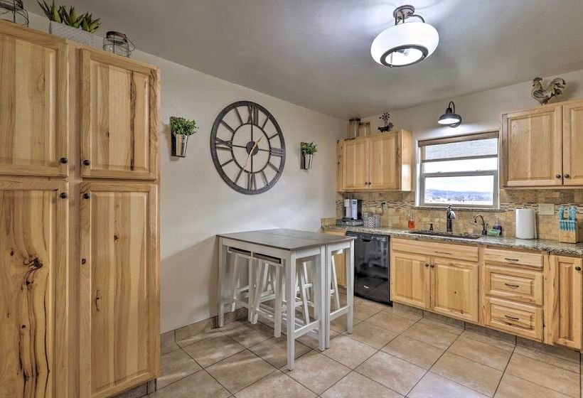 Secluded Cabin W/ Hot Tub, Game Room & Views!