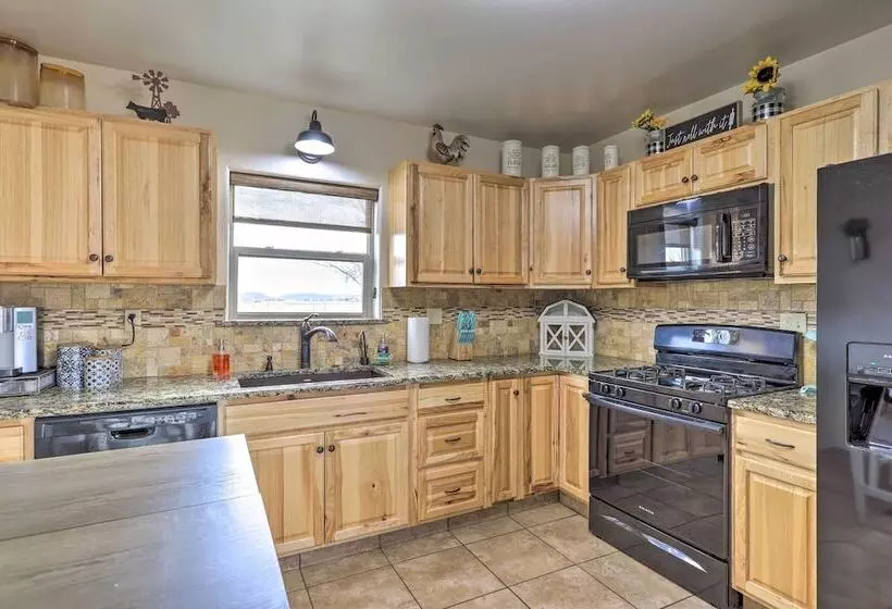 Secluded Cabin W/ Hot Tub, Game Room & Views!