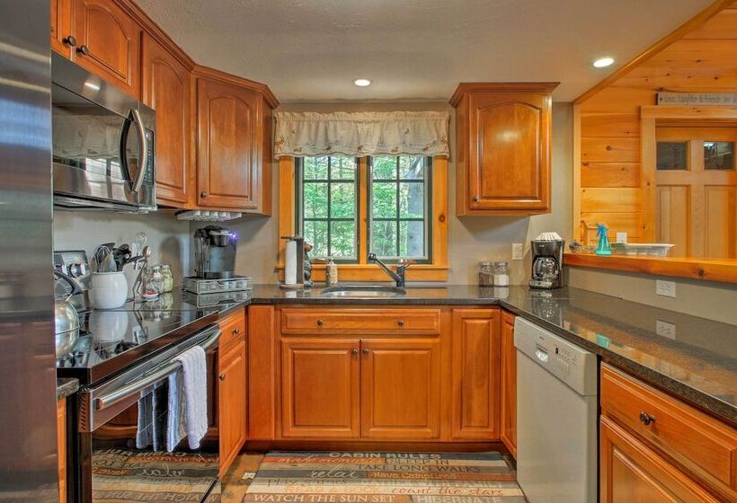 Secluded Conway Home W/ Theater Room & Hot Tub!