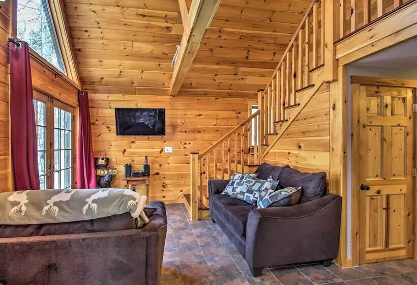 Secluded Conway Home W/ Theater Room & Hot Tub!