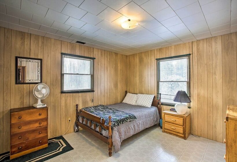 Secluded Irons Cabin W/ 5 Acre Yard, Deck, Grill!