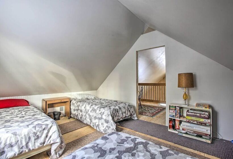 Secluded Irons Cabin W/ 5 Acre Yard, Deck, Grill!