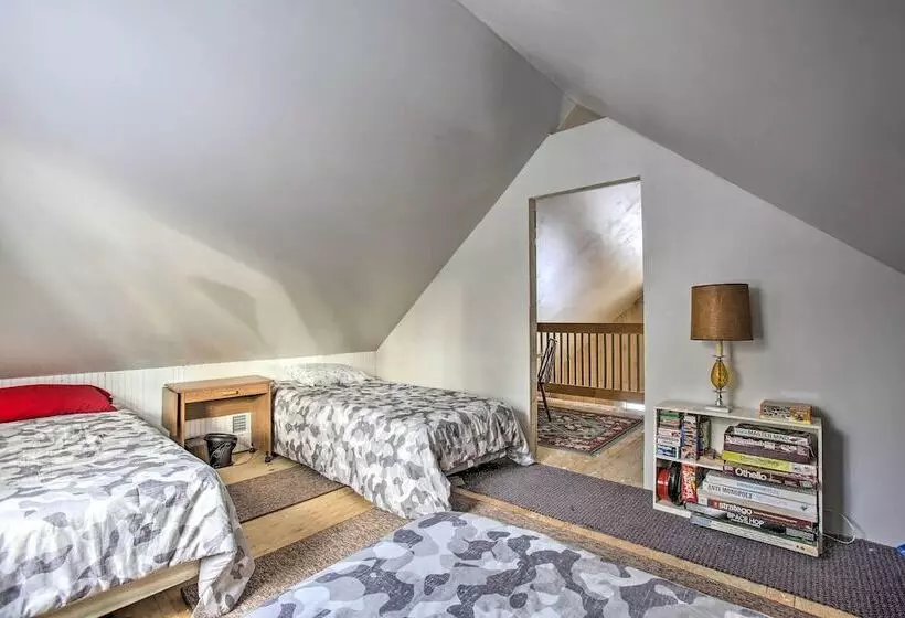 Secluded Irons Cabin W/ 5 Acre Yard, Deck, Grill!