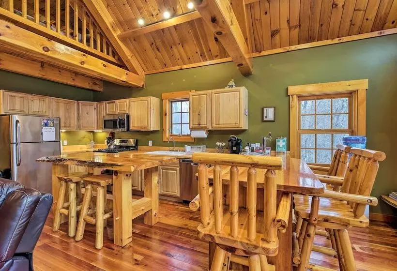 Ski Lodge Mtn Retreat W/ Fire Pit, Deck & Views!