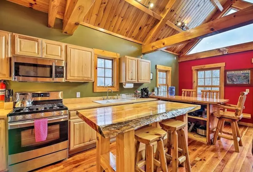 Ski Lodge Mtn Retreat W/ Fire Pit, Deck & Views!