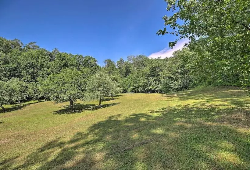 Ski Lodge Mtn Retreat W/ Fire Pit, Deck & Views!