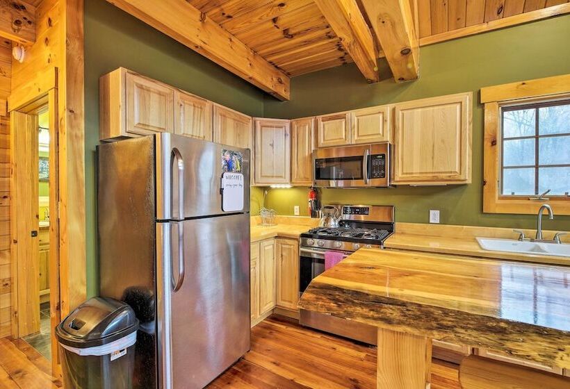 Ski Lodge Mtn Retreat W/ Fire Pit, Deck & Views!