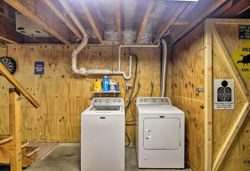 Ski Lodge Mtn Retreat W/ Fire Pit, Deck & Views!