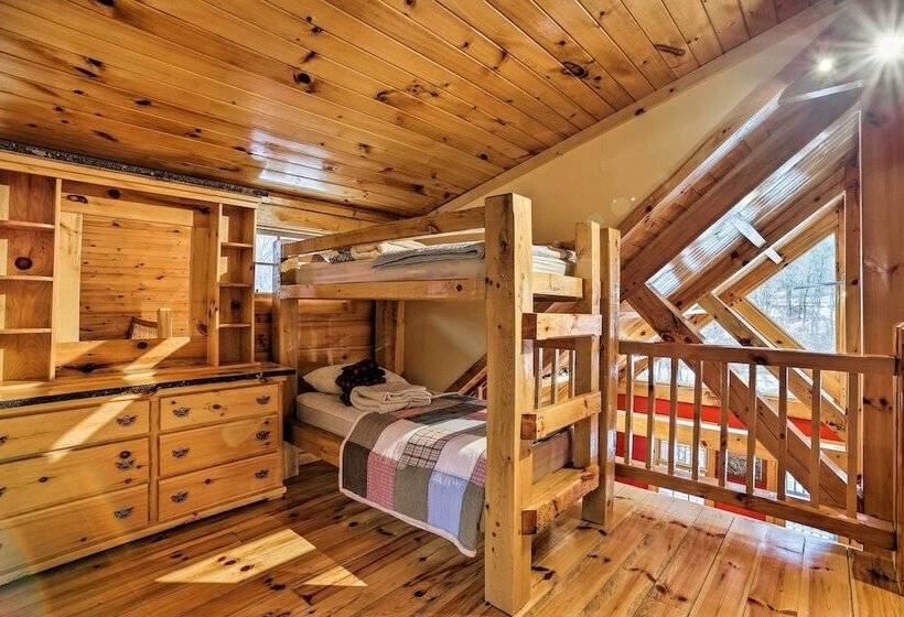 Ski Lodge Mtn Retreat W/ Fire Pit, Deck & Views!