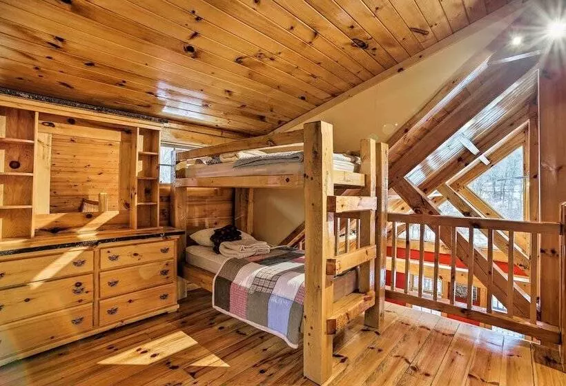 Ski Lodge Mtn Retreat W/ Fire Pit, Deck & Views!