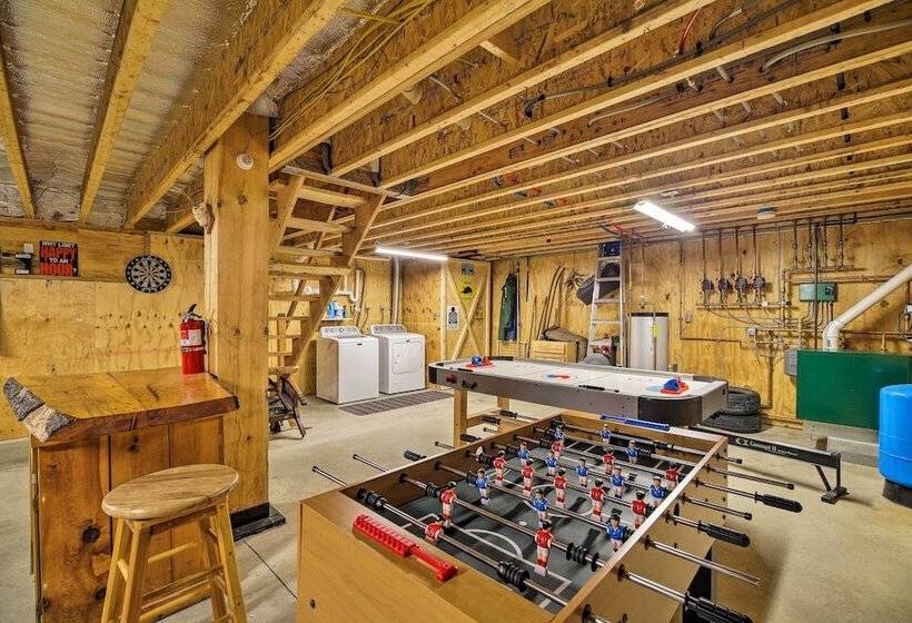 Ski Lodge Mtn Retreat W/ Fire Pit, Deck & Views!