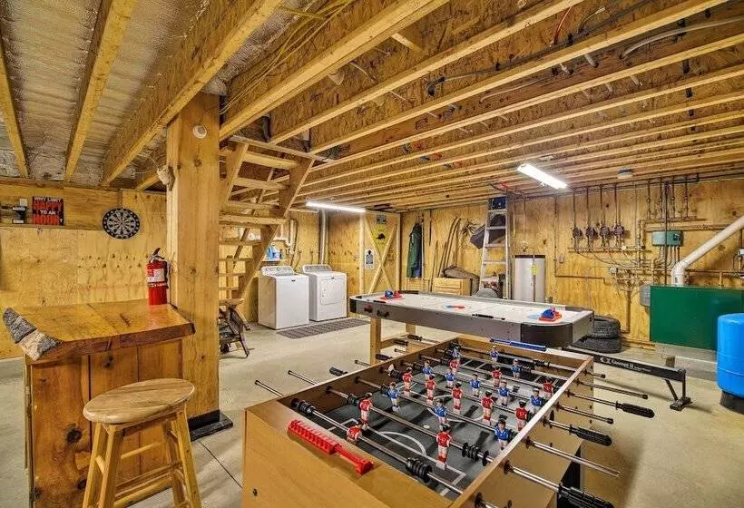 Ski Lodge Mtn Retreat W/ Fire Pit, Deck & Views!