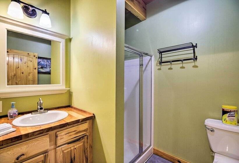 Ski Lodge Mtn Retreat W/ Fire Pit, Deck & Views!