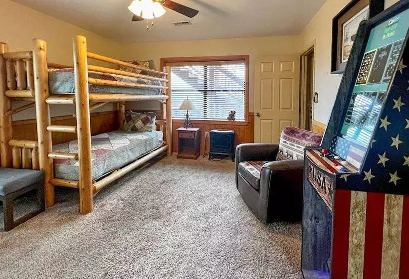 Smoky Mountain Retreat W/ Hot Tub, Arcade Games