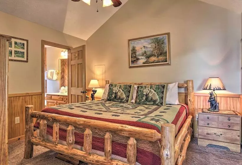 Smoky Mountain Retreat W/ Hot Tub, Arcade Games