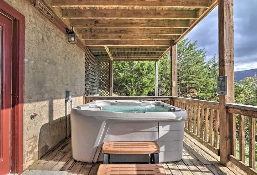 Smoky Mountain Retreat W/ Hot Tub, Arcade Games