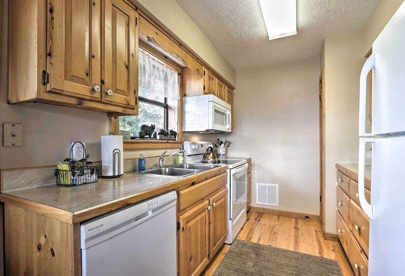 Smoky Mountain Retreat W/ Hot Tub, Arcade Games