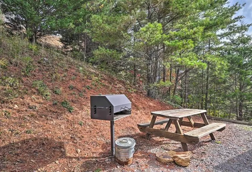 Smoky Mountain Retreat W/ Hot Tub, Arcade Games