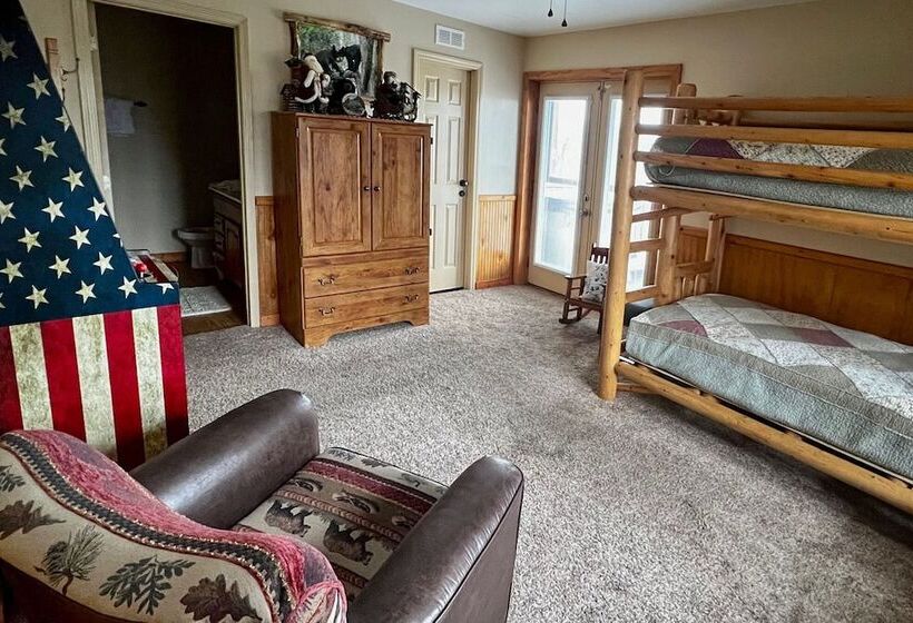 Smoky Mountain Retreat W/ Hot Tub, Arcade Games