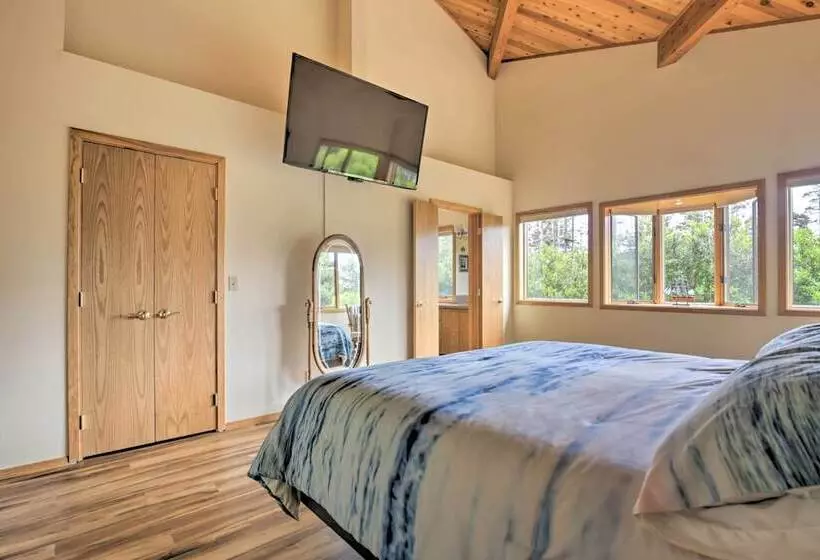 South Beach Home W/ Hot Tub, Deck   Walk To Ocean!