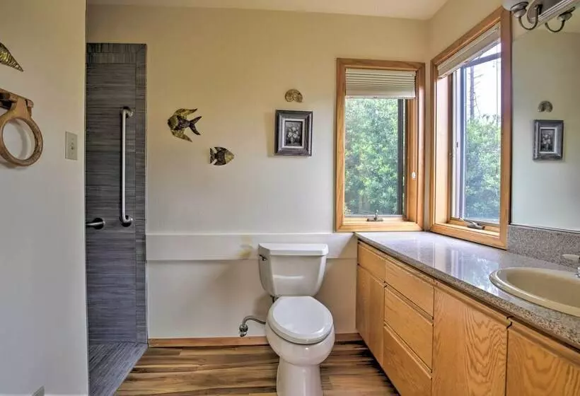 South Beach Home W/ Hot Tub, Deck   Walk To Ocean!