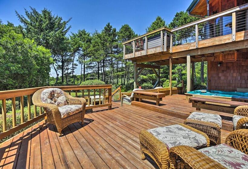 South Beach Home W/ Hot Tub, Deck Walk To Ocean!