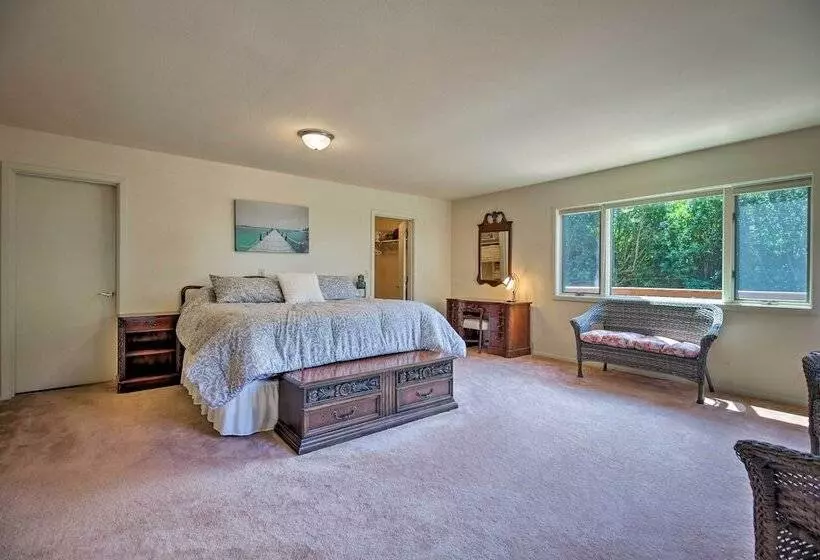 South Beach Home W/ Hot Tub, Deck   Walk To Ocean!