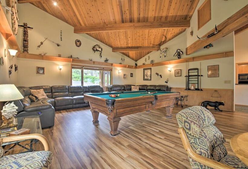 South Beach Home W/ Hot Tub, Deck Walk To Ocean!