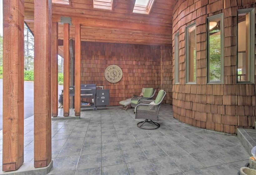 South Beach Home W/ Hot Tub, Deck Walk To Ocean!