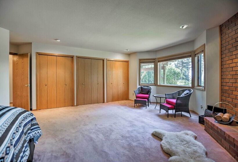 South Beach Home W/ Hot Tub, Deck Walk To Ocean!