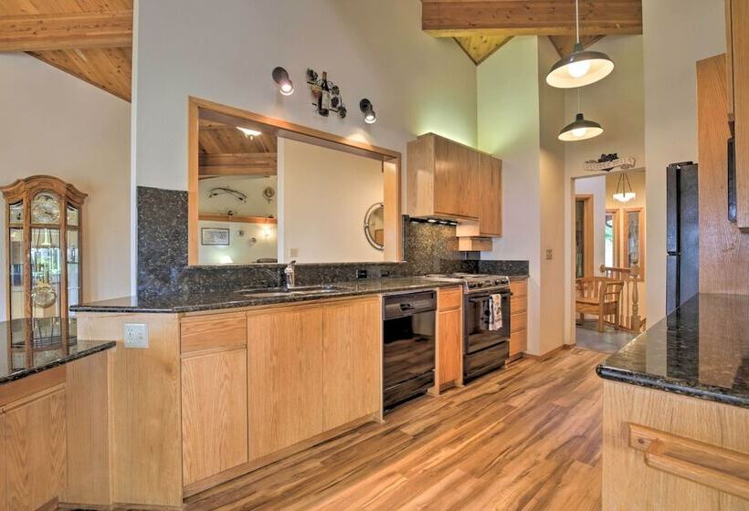 South Beach Home W/ Hot Tub, Deck Walk To Ocean!