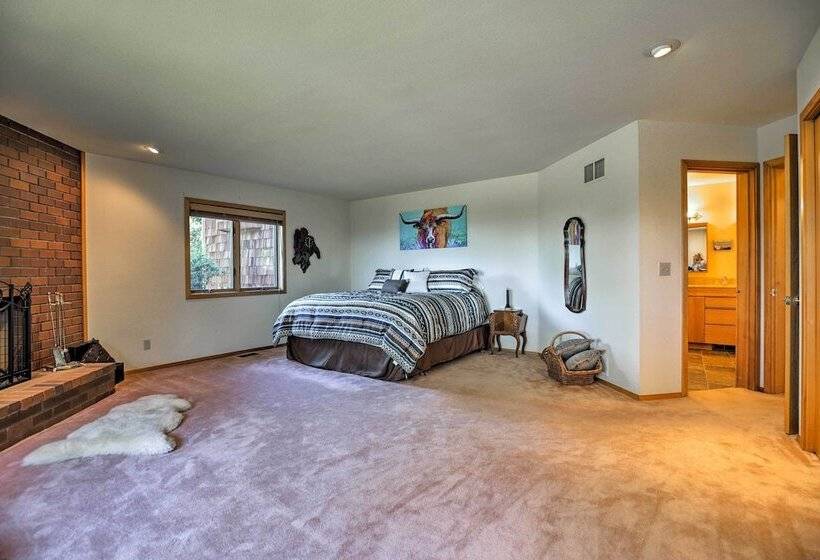 South Beach Home W/ Hot Tub, Deck Walk To Ocean!