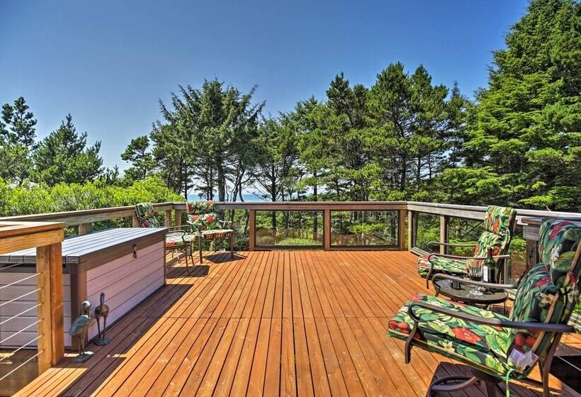 South Beach Home W/ Hot Tub, Deck Walk To Ocean!