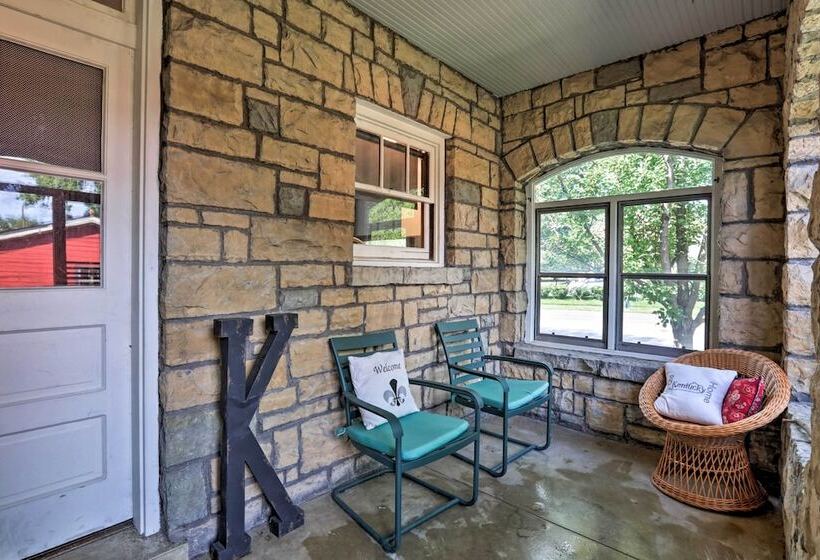 Charming Louisville Gem: Walk To Restaurants!