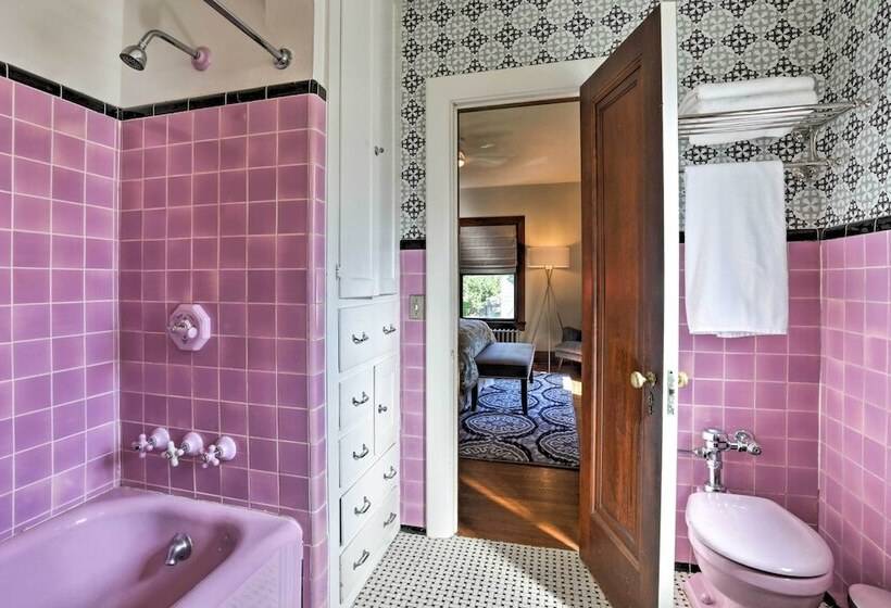 Charming Louisville Gem: Walk To Restaurants!