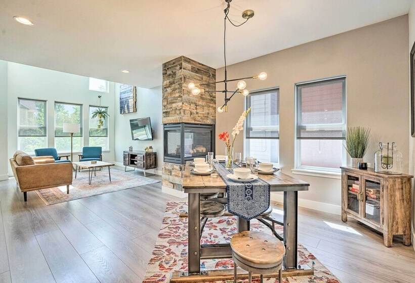 Spacious Old Town North Home W/ Rooftop Deck!