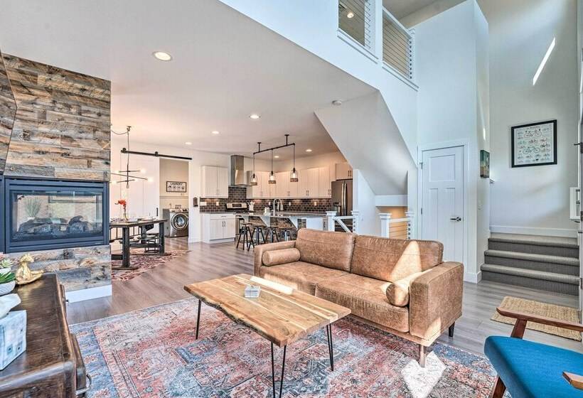 Spacious Old Town North Home W/ Rooftop Deck!