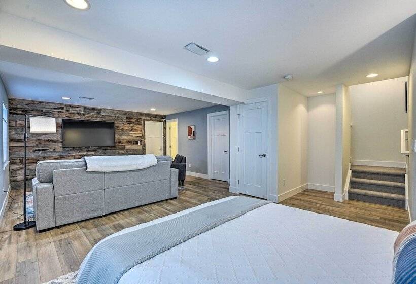 Spacious Old Town North Home W/ Rooftop Deck!