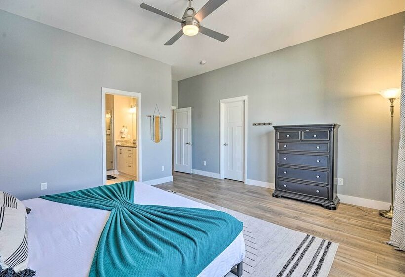 Spacious Old Town North Home W/ Rooftop Deck!