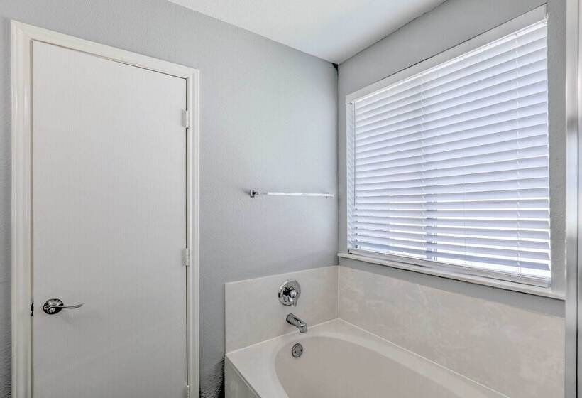 Spacious + Sunny Austin Home ~ 12 Mi To Dtwn!