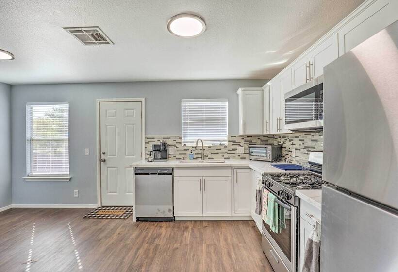 Spacious + Sunny Austin Home ~ 12 Mi To Dtwn!