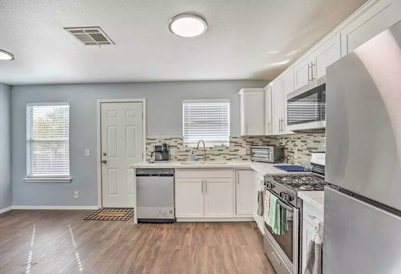 Spacious + Sunny Austin Home ~ 12 Mi To Dtwn!