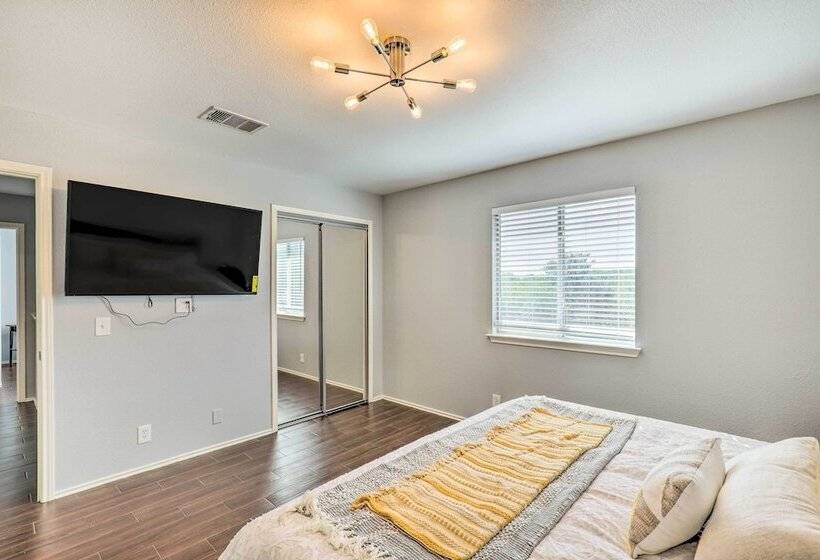Spacious + Sunny Austin Home ~ 12 Mi To Dtwn!
