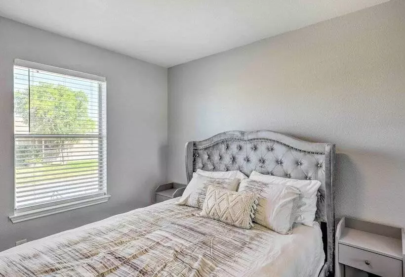 Spacious + Sunny Austin Home ~ 12 Mi To Dtwn!